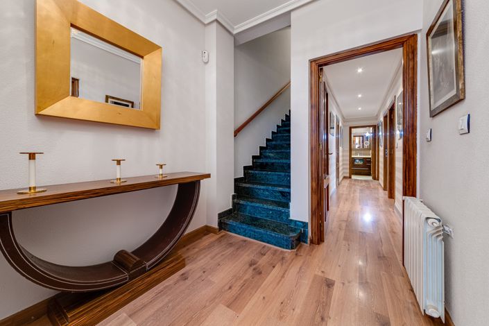 Image No.4-6 Bed Villa for sale