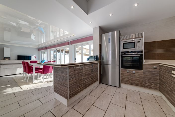 Image No.8-6 Bed Villa for sale