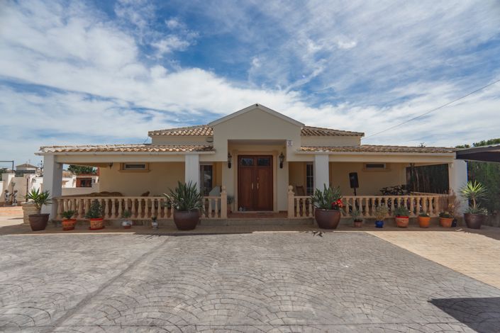Image No.1-6 Bed Villa for sale