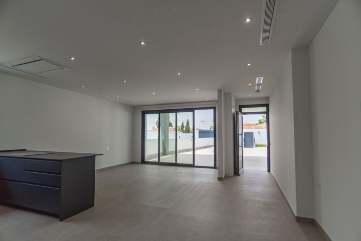 Image No.12-3 Bed Villa for sale