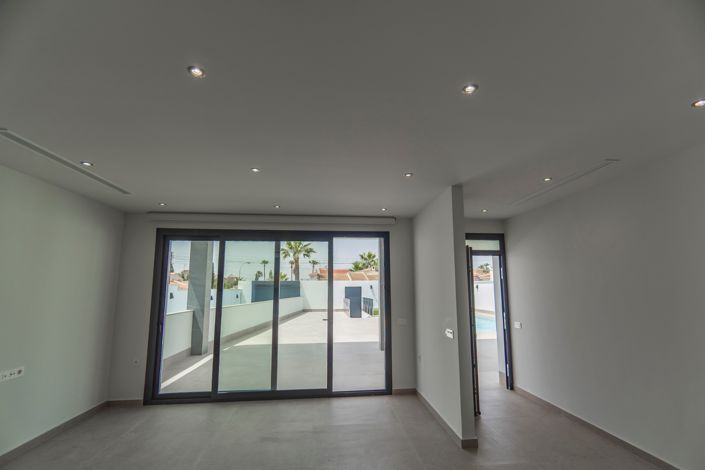 Image No.13-3 Bed Villa for sale