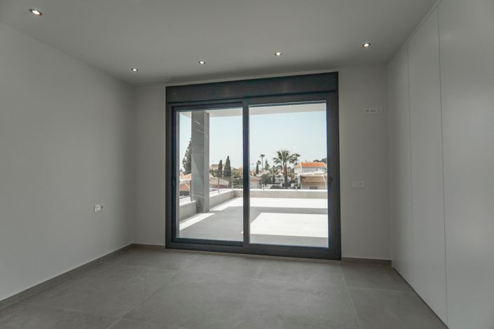 Image No.19-3 Bed Villa for sale