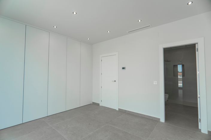 Image No.32-3 Bed Villa for sale