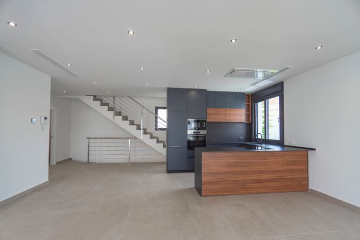 Image No.8-3 Bed Villa for sale