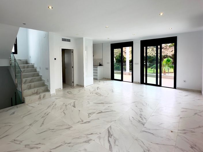 Image No.20-3 Bed Villa for sale