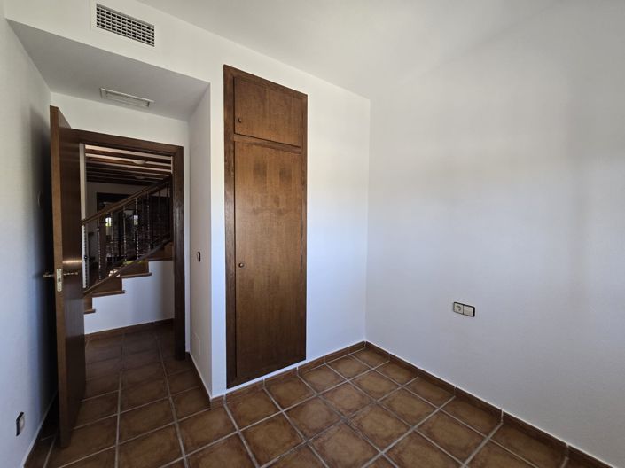 Image No.12-3 Bed Property for sale