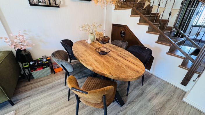 Image No.10-3 Bed Property for sale