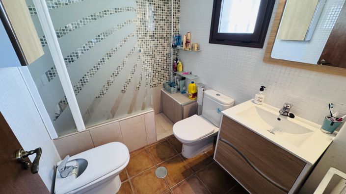 Image No.17-3 Bed Property for sale