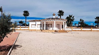 3 Bed Country Property for sale