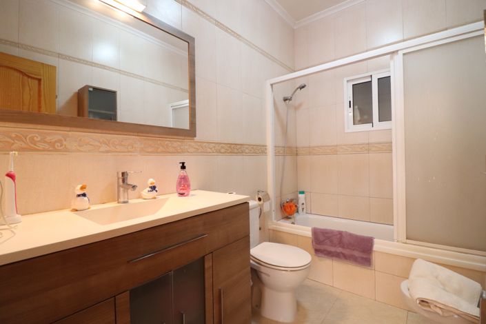 Image No.20-3 Bed Country Property for sale