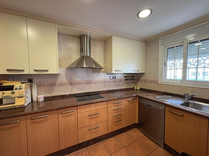 Image No.11-1 Bed Townhouse for sale