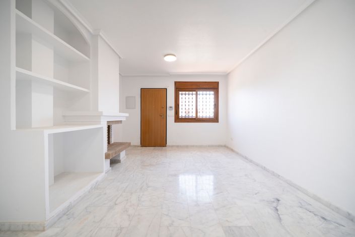 Image No.10-2 Bed Property for sale