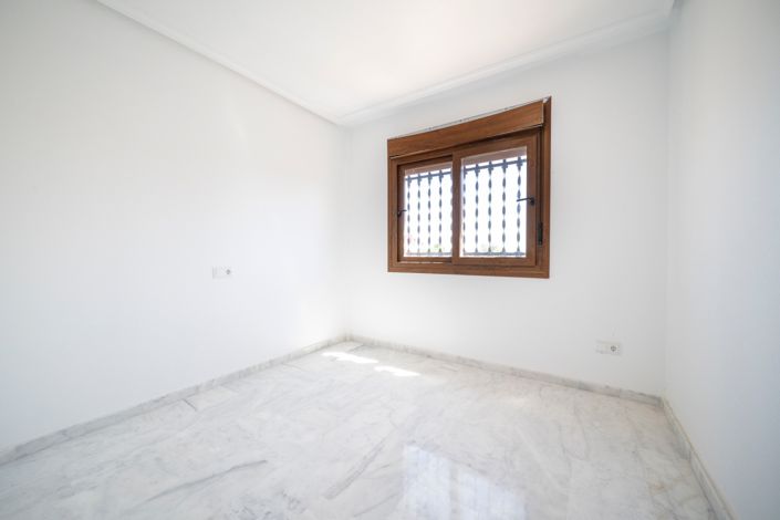 Image No.11-2 Bed Property for sale