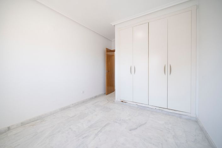 Image No.12-2 Bed Property for sale