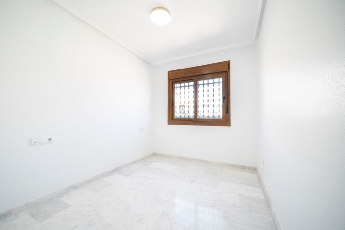 Image No.14-2 Bed Property for sale