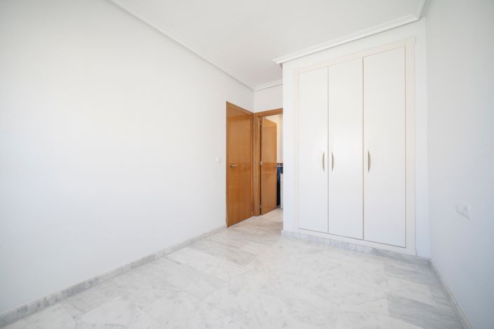 Image No.15-2 Bed Property for sale