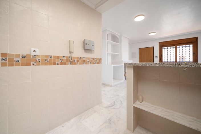 Image No.9-2 Bed Property for sale