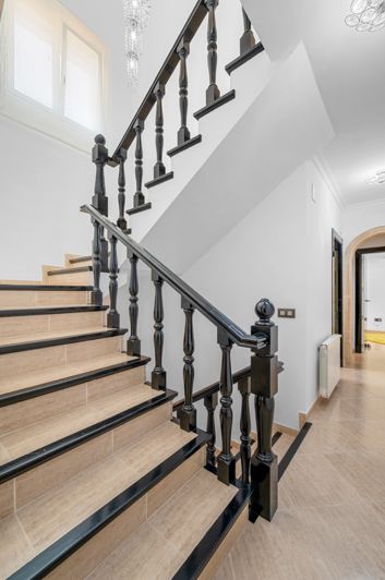 Image No.38-5 Bed Villa for sale