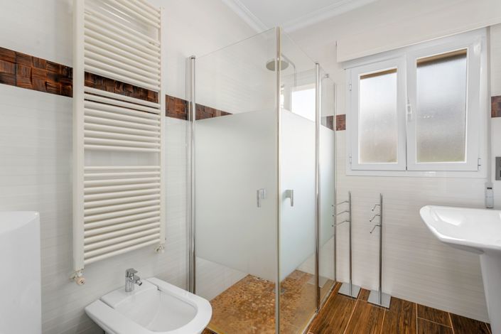 Image No.57-5 Bed Villa for sale