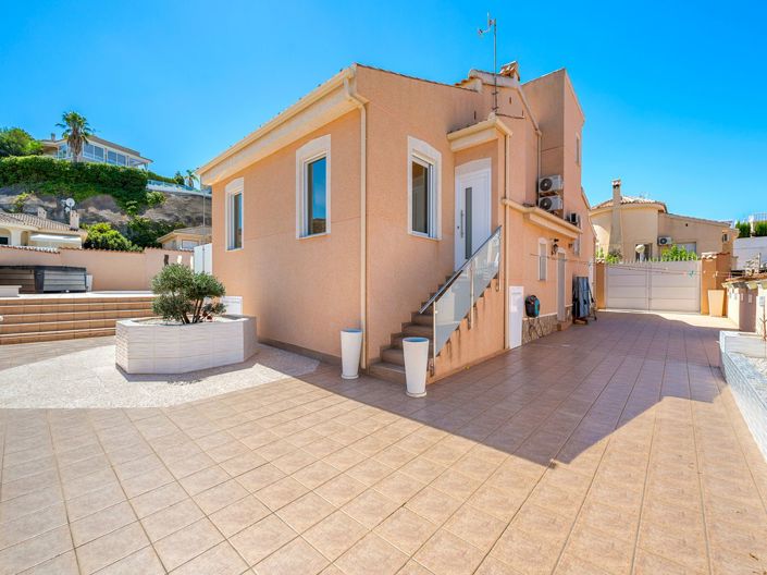 Image No.2-3 Bed Villa for sale