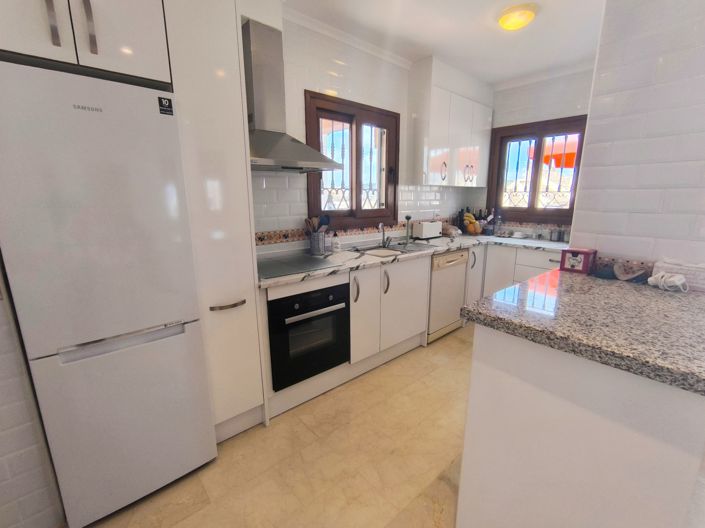 Image No.12-3 Bed Property for sale