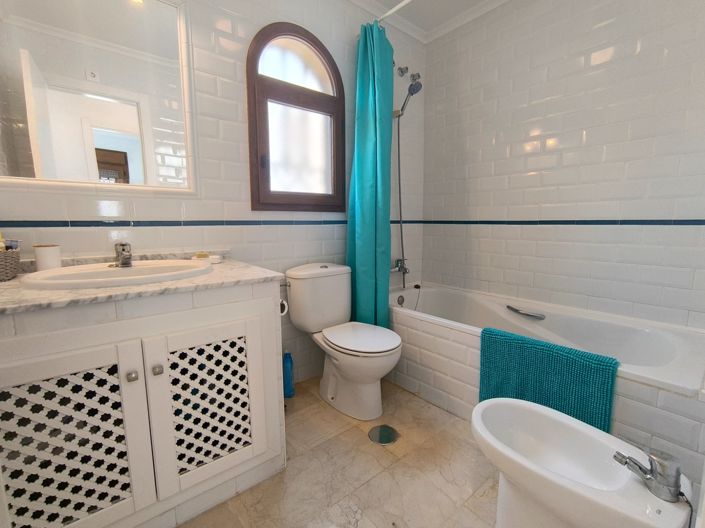 Image No.15-3 Bed Property for sale