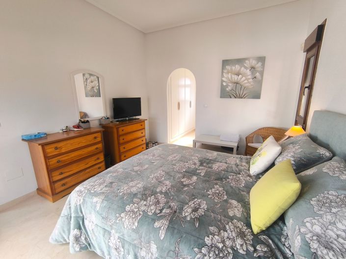 Image No.20-3 Bed Property for sale