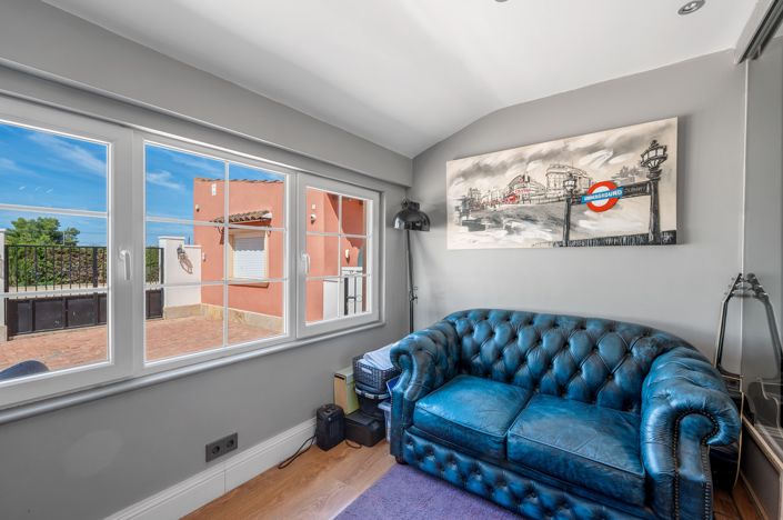 Image No.11-6 Bed Country Property for sale