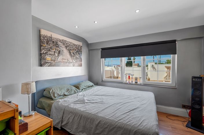 Image No.23-6 Bed Country Property for sale