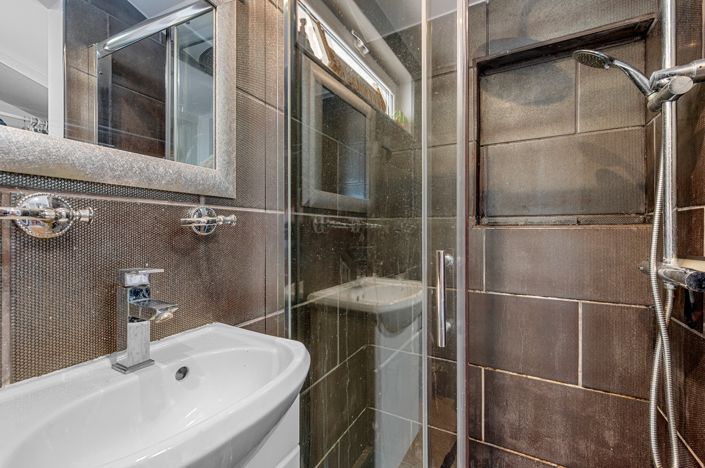 Image No.30-6 Bed Country Property for sale