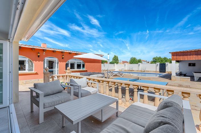 Image No.34-6 Bed Country Property for sale