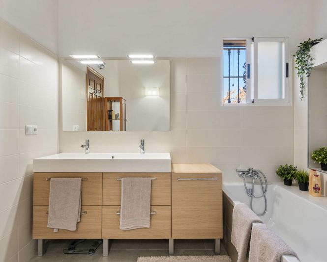 Image No.18-7 Bed Country Property for sale