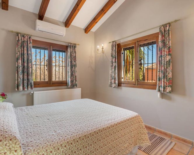 Image No.22-7 Bed Country Property for sale