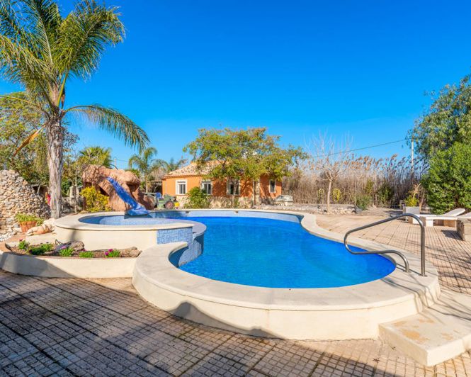 Image No.27-7 Bed Country Property for sale