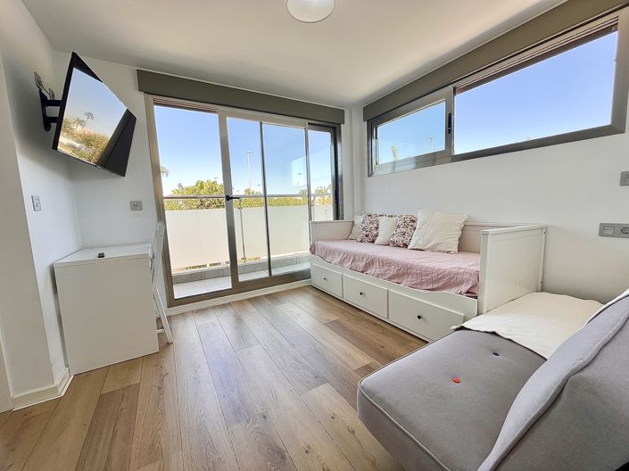 Image No.16-4 Bed Townhouse for sale