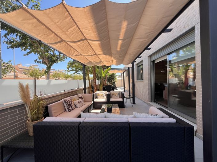 Image No.27-4 Bed Townhouse for sale