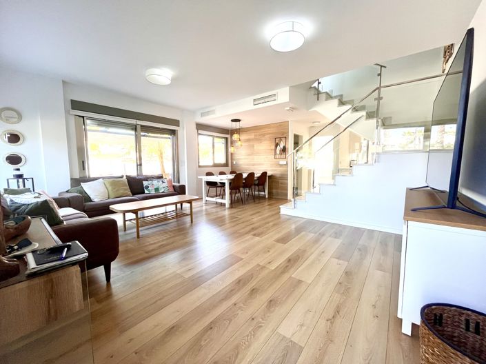 Image No.3-4 Bed Townhouse for sale