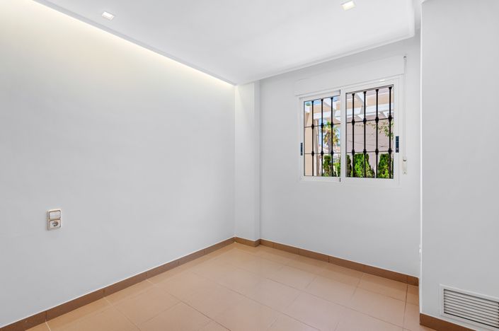 Image No.18-4 Bed Villa for sale