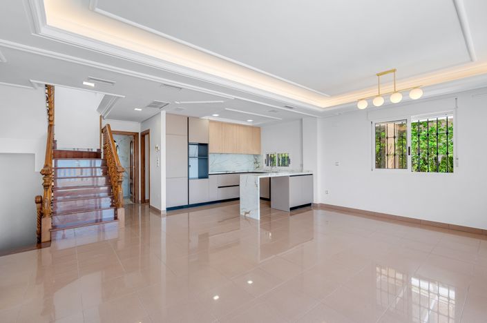 Image No.7-4 Bed Villa for sale