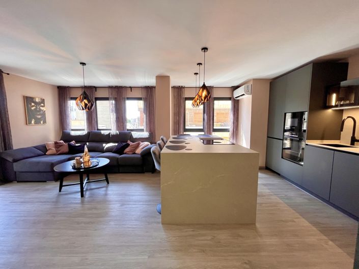 Image No.1-4 Bed Apartment for sale