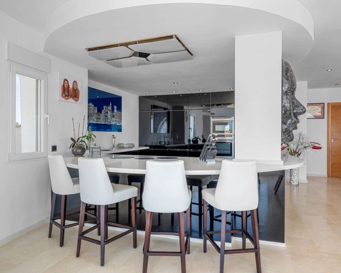 Image No.9-7 Bed Villa for sale