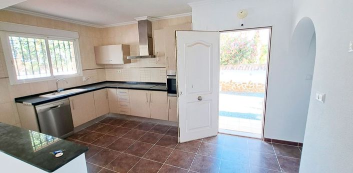 Image No.7-3 Bed Country Property for sale