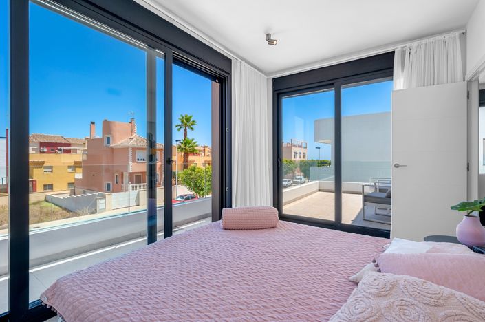 Image No.32-Villa de 4 chambres à vendre à Guardamar del Segura