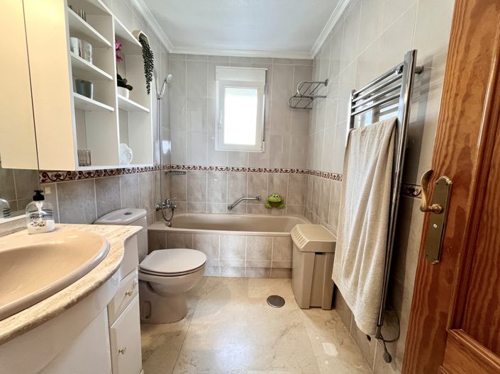 Image No.17-5 Bed Villa for sale