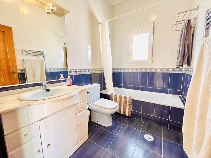 Image No.18-5 Bed Villa for sale