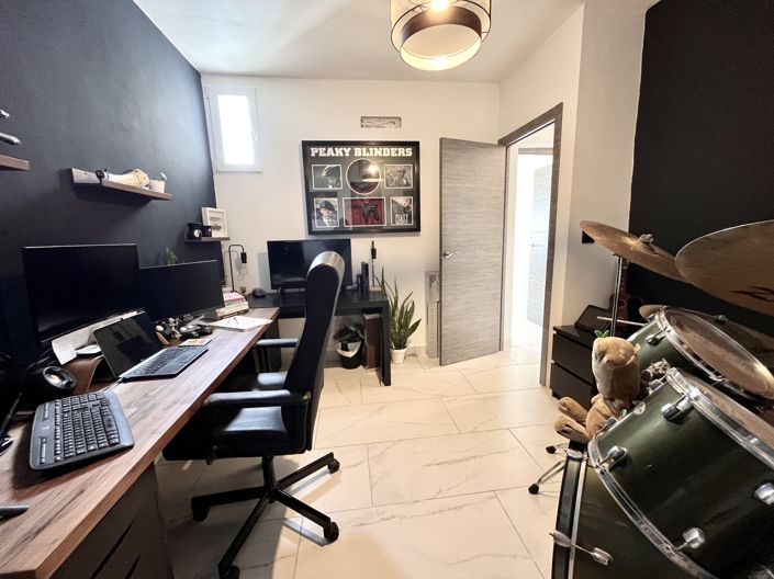 Image No.29-5 Bed Villa for sale