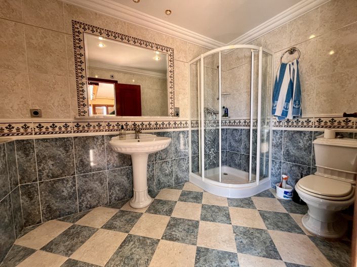 Image No.29-4 Bed Villa for sale