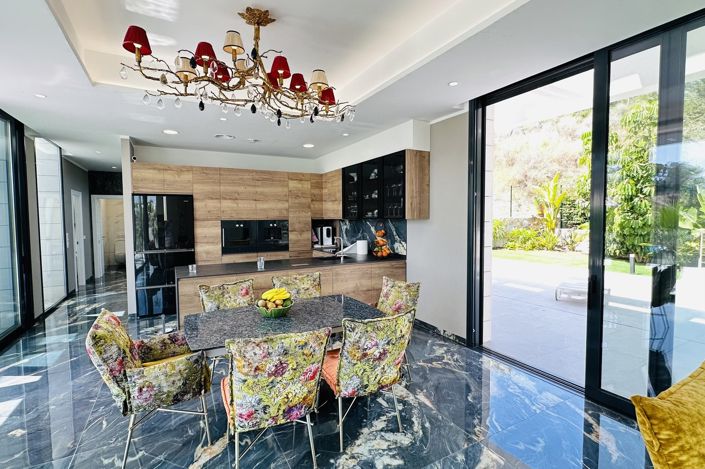 Image No.8-6 Bed Villa for sale