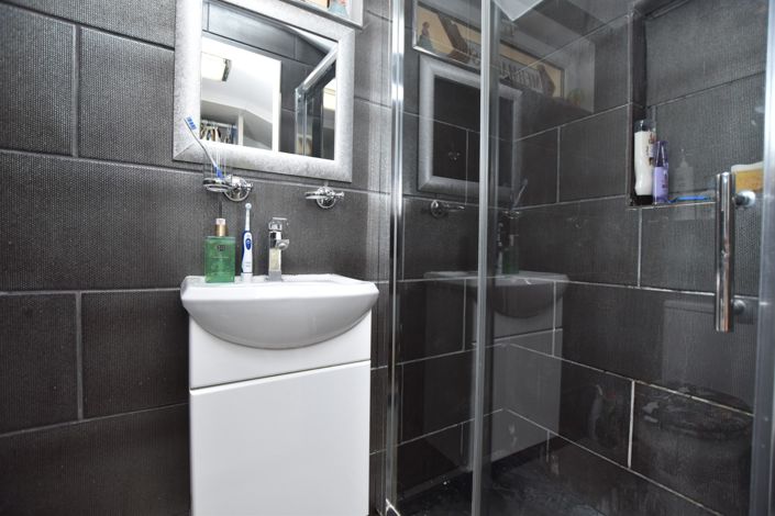 Image No.30-6 Bed Country Property for sale