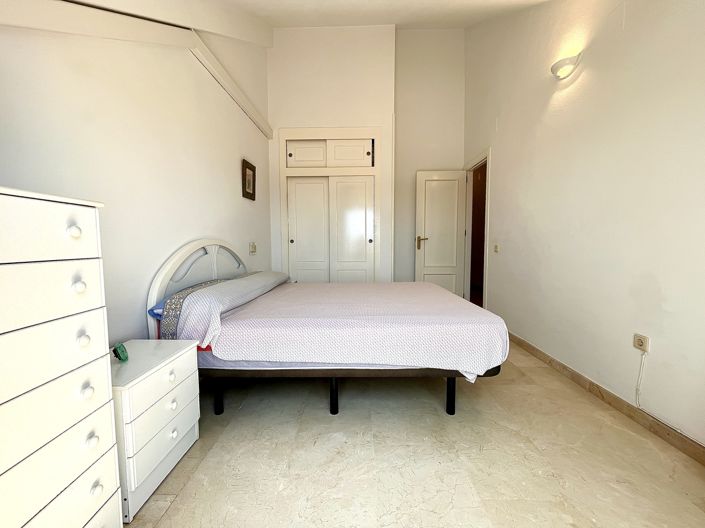 Image No.14-3 Bed Apartment for sale